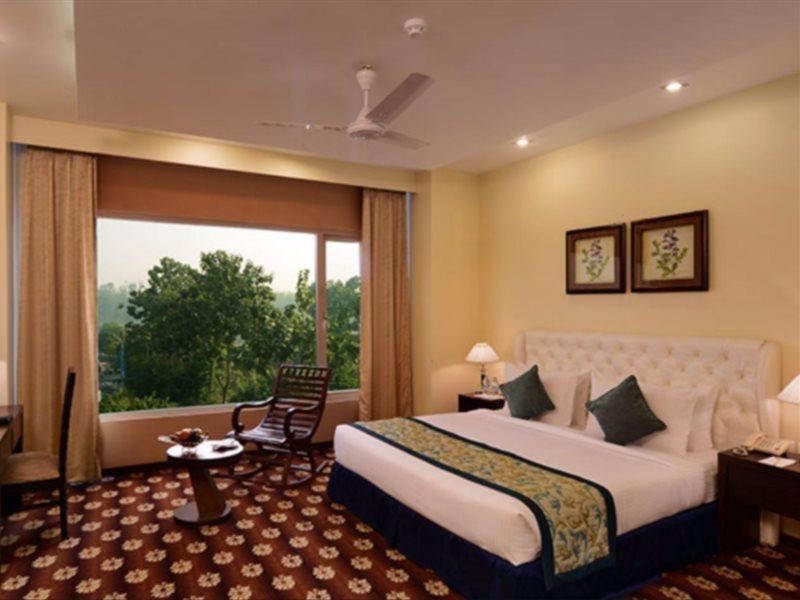 M B Greens Clarks Inn Moradabad Exterior foto