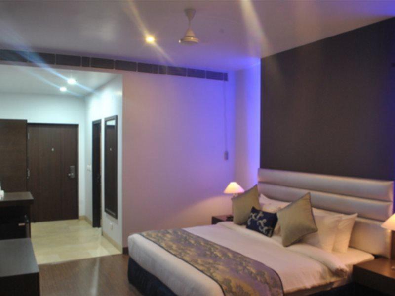 M B Greens Clarks Inn Moradabad Exterior foto