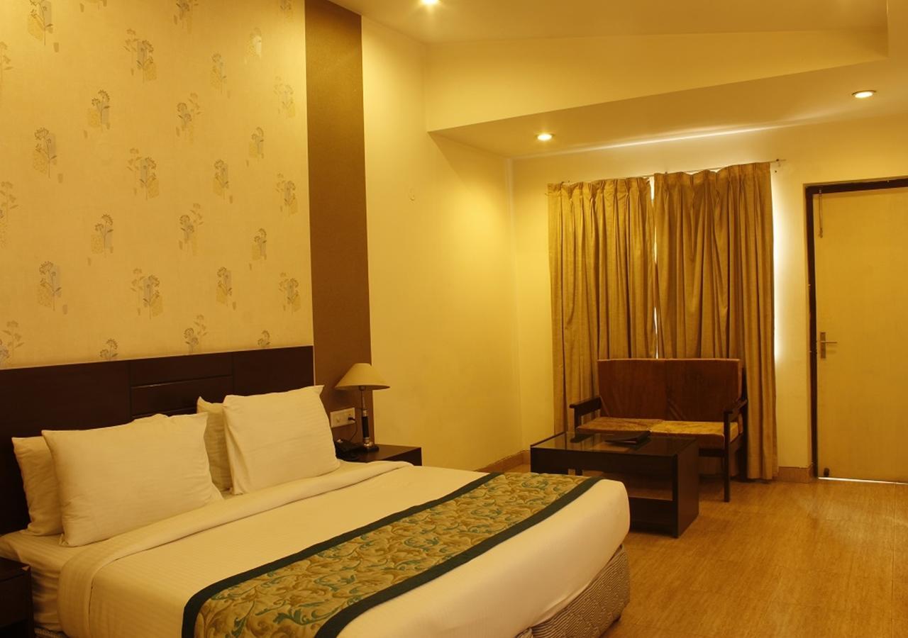 M B Greens Clarks Inn Moradabad Exterior foto