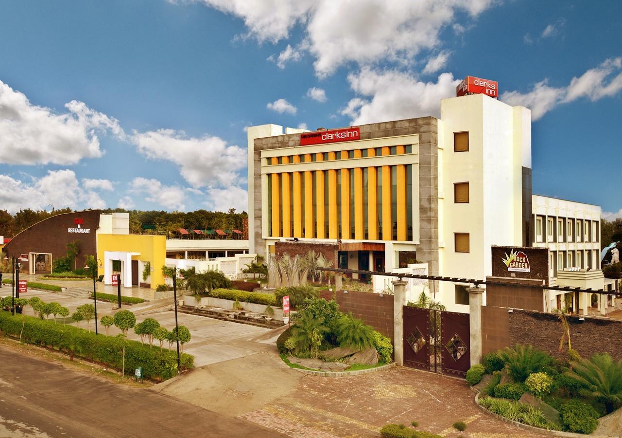 M B Greens Clarks Inn Moradabad Exterior foto
