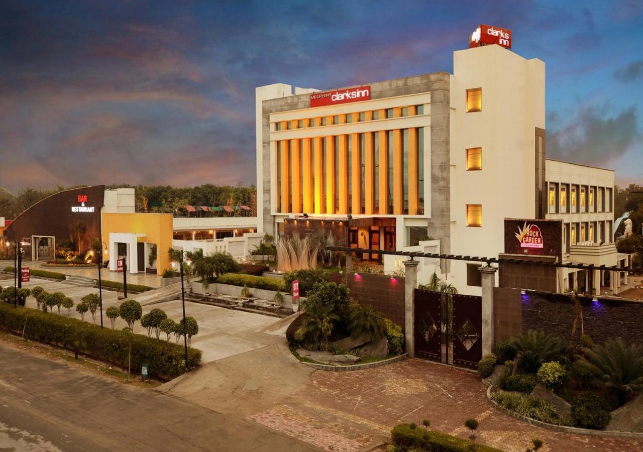 M B Greens Clarks Inn Moradabad Exterior foto