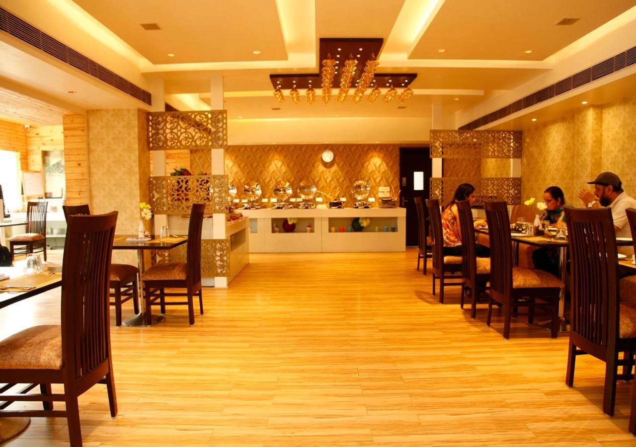 M B Greens Clarks Inn Moradabad Exterior foto